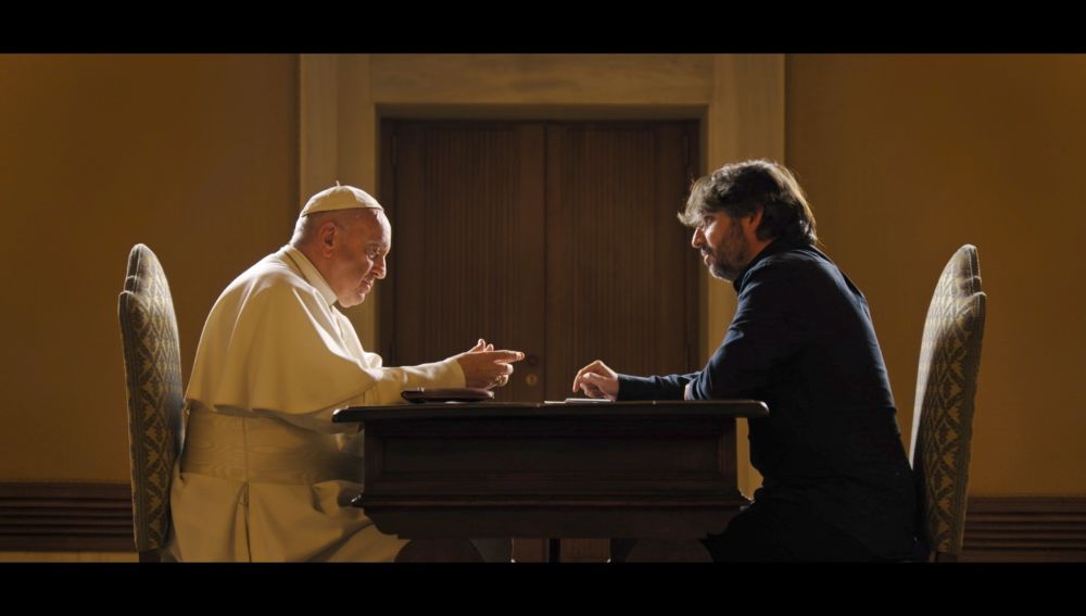 Jordi Évole cumple su sueño de entrevistar al Papa en Roma